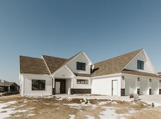 3710 Monreo Dr, Bismarck, ND 58503