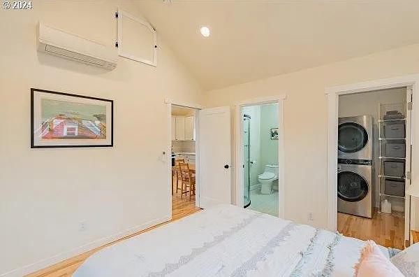 313 W 17th St — Photo 9