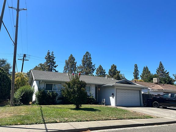 3rd image of 231 Dahlia St