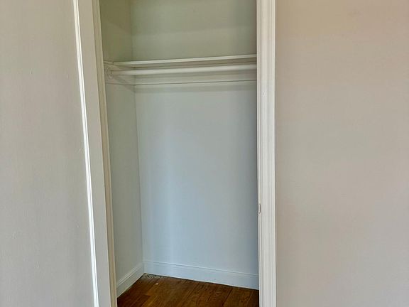 4th image of 4127 Irving St #4