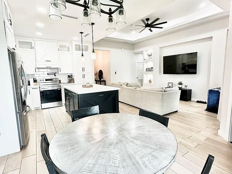 401 Tamarindo Ln — Photo 11
