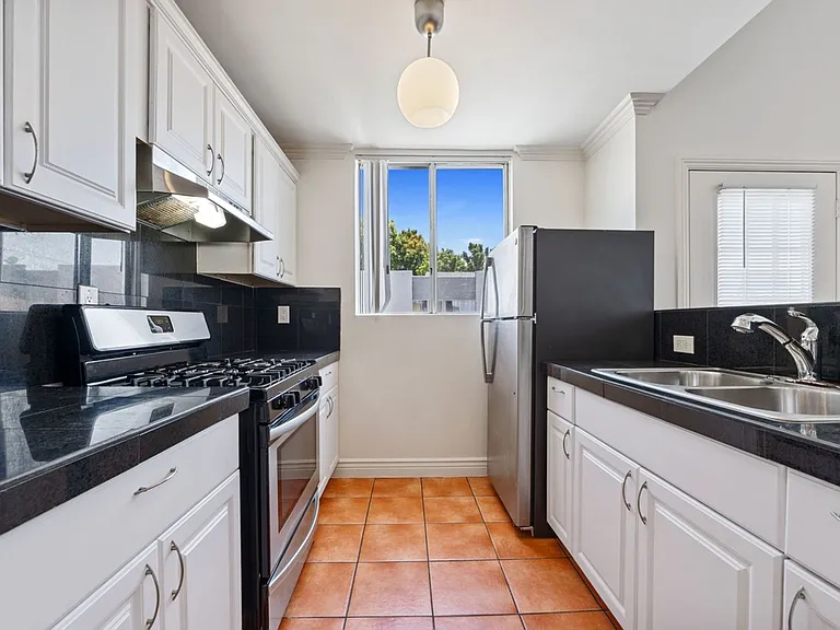 6042 Barton Ave — Photo 10