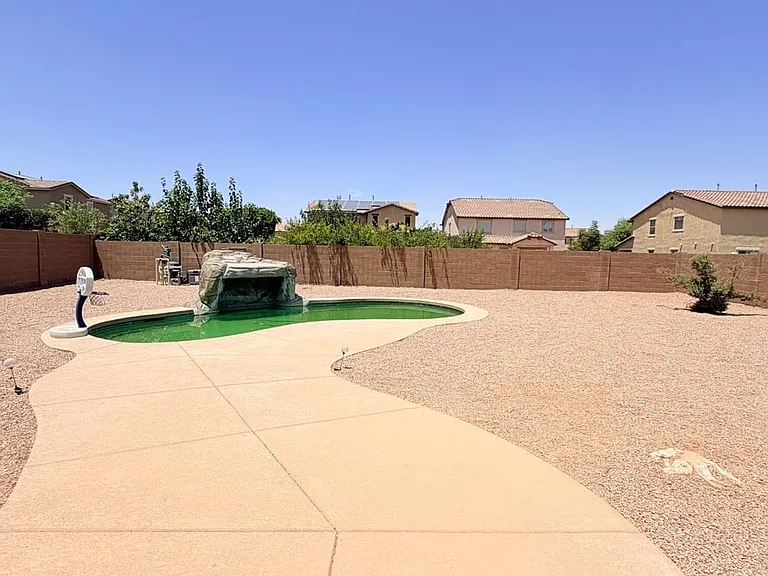19546 N Krupps Ct — Photo 2