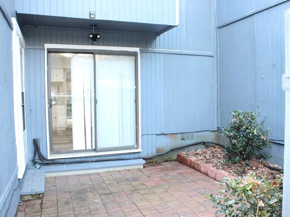 1010 Mariners Ct, Stone Mountain, GA 30083