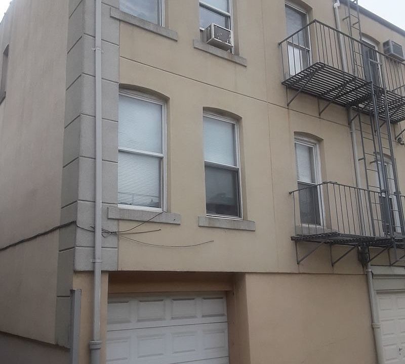 2nd image of 31 Van Dam St