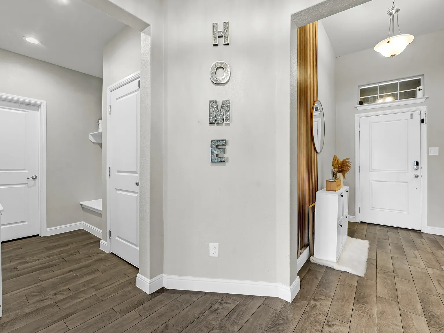 4 bed, 2200 sqft, $2,300 — Photo 2