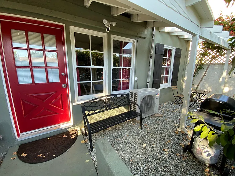 5147 Riverton Ave — Photo 8