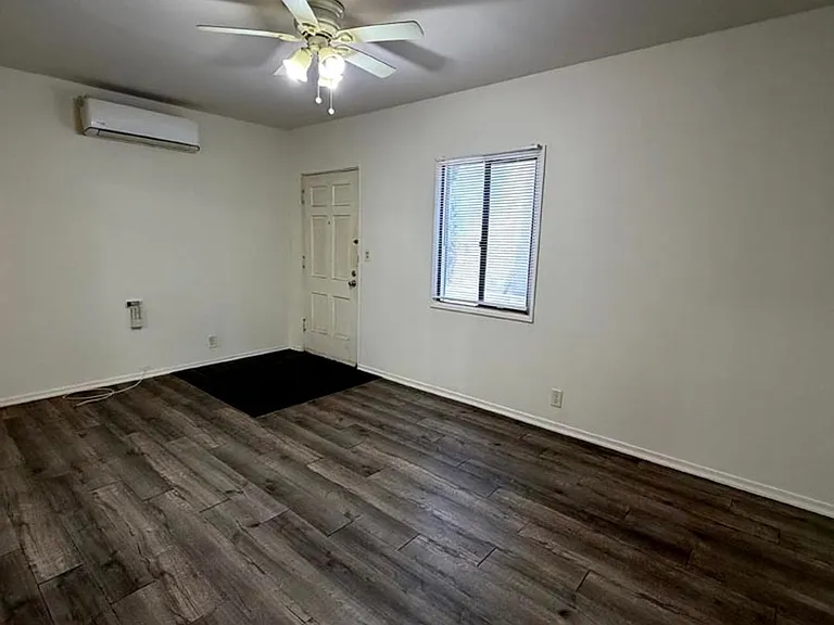 139 S Rosemead Blvd — Photo 4