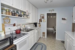 5th image of 820 Drury Ln
