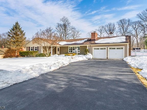 2nd image of 816 Mine Rd