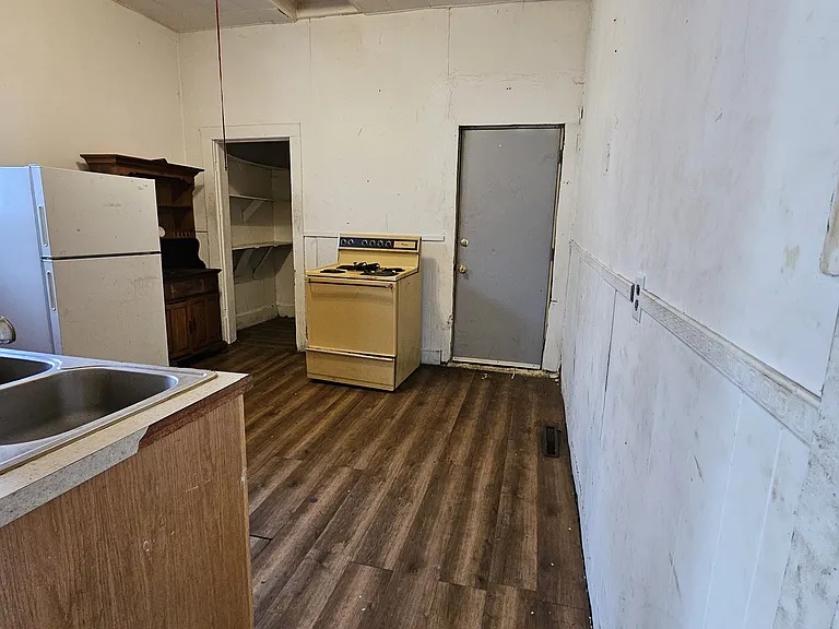 254 W Peoria Ave — Photo 12