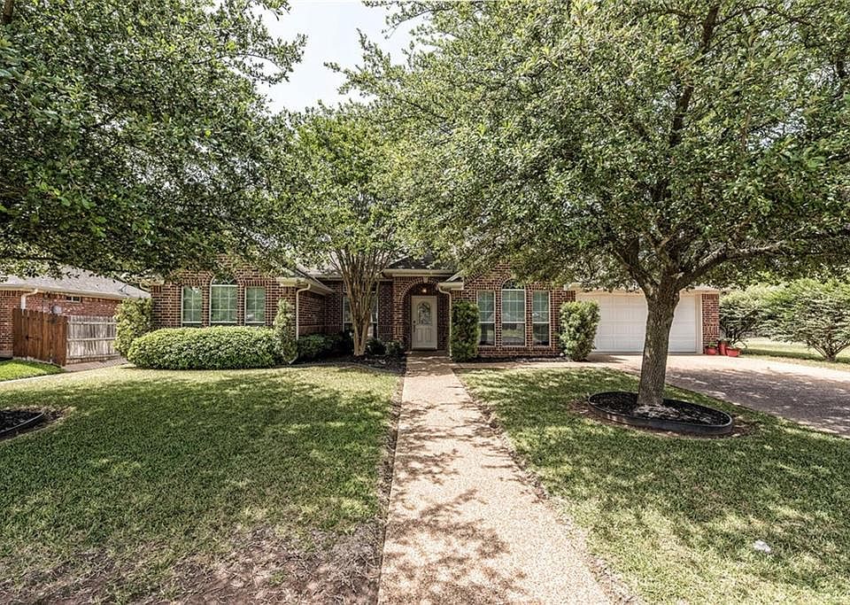 1st image of 810 Chapel View Dr