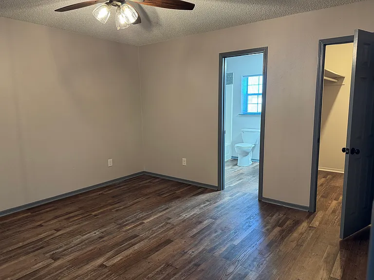 Master bedroom to en-suite bath and closet