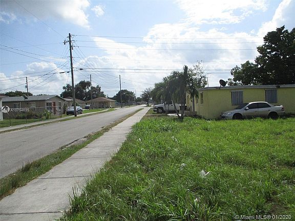 3rd image of 553 NW 15th St