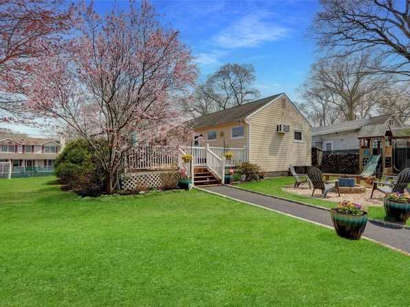 4 Atlantic Drive, Sound Beach, NY 11789