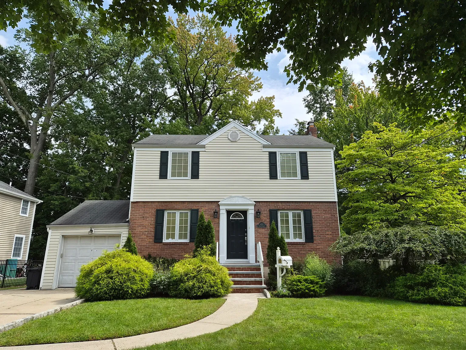 3 bed, 1.5 bath, 1380 sqft, $4,300 — Photo 1