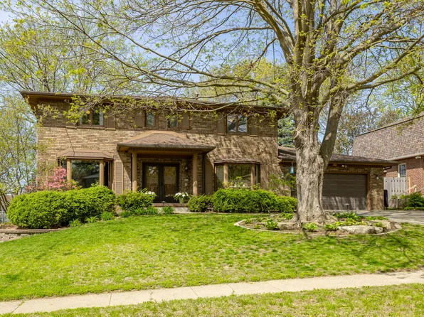 2012 69th St, Windsor Heights, IA 50324