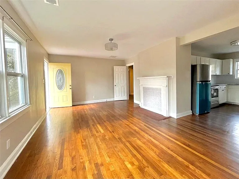 1449 Lynford Dr SW — Photo 3