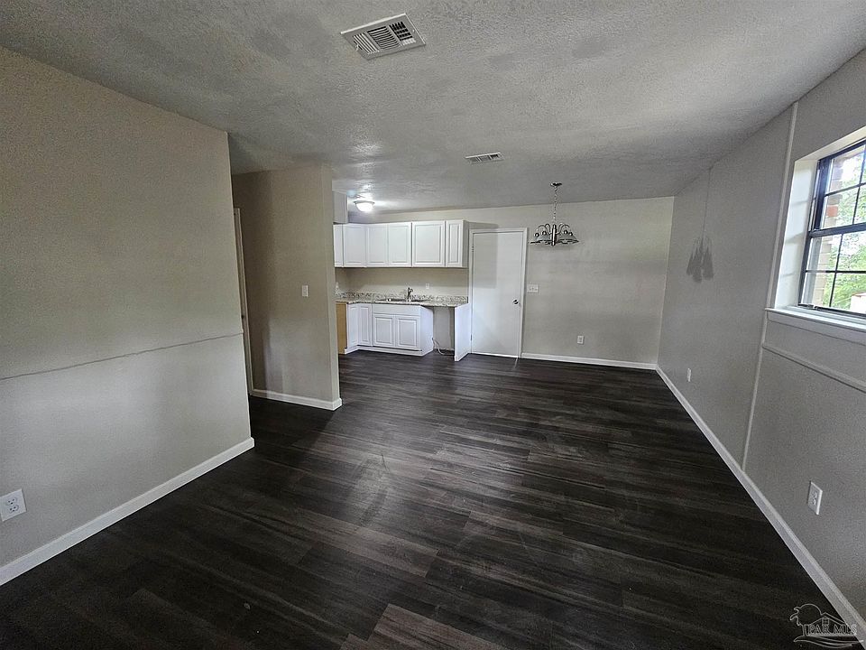 1st image of 2950 Bent Oak Dr