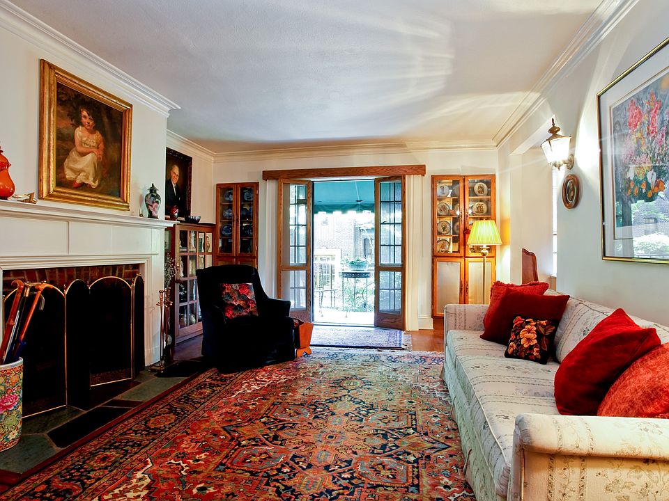 1st image of 20 N Broadway APT N266