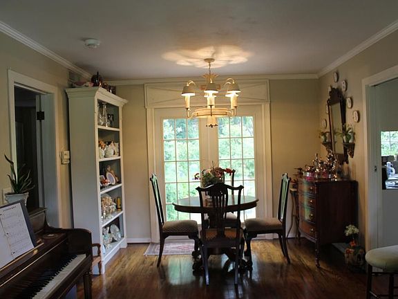 5th image of 327 E Oakdale Ave