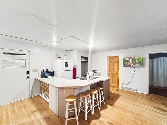 4th image of 2809 14th St