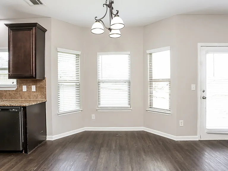 639 Ocean Ave — Photo 7