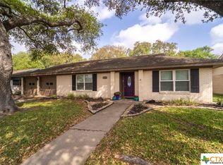 212 Longfellow Ln, Victoria, TX 77904
