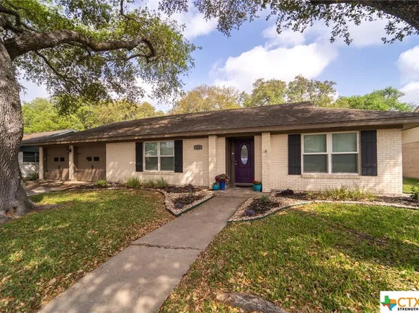 212 Longfellow Ln, Victoria, TX 77904