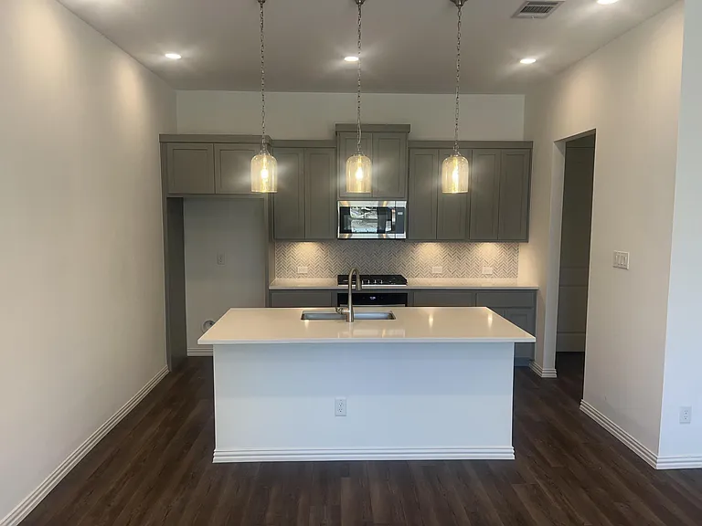 4512 Ward St — Photo 3
