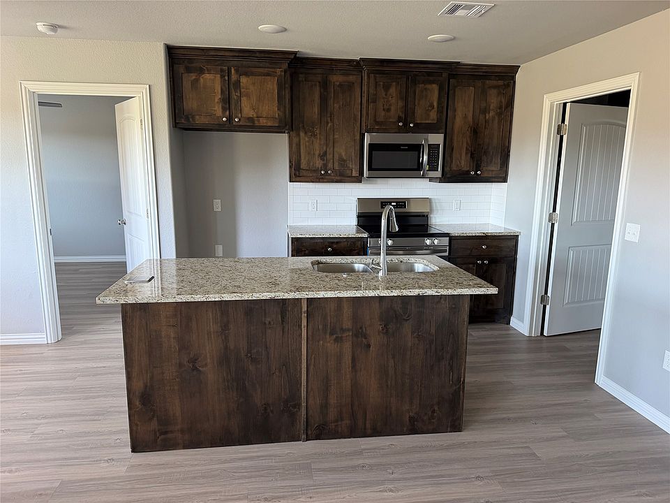 2nd image of 755 Molly Ln