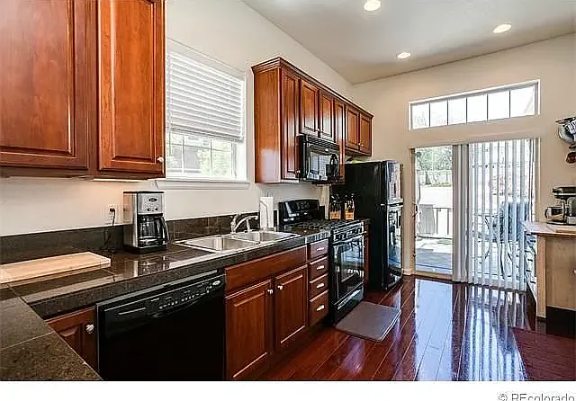 725 Roslyn St #28 — Photo 45