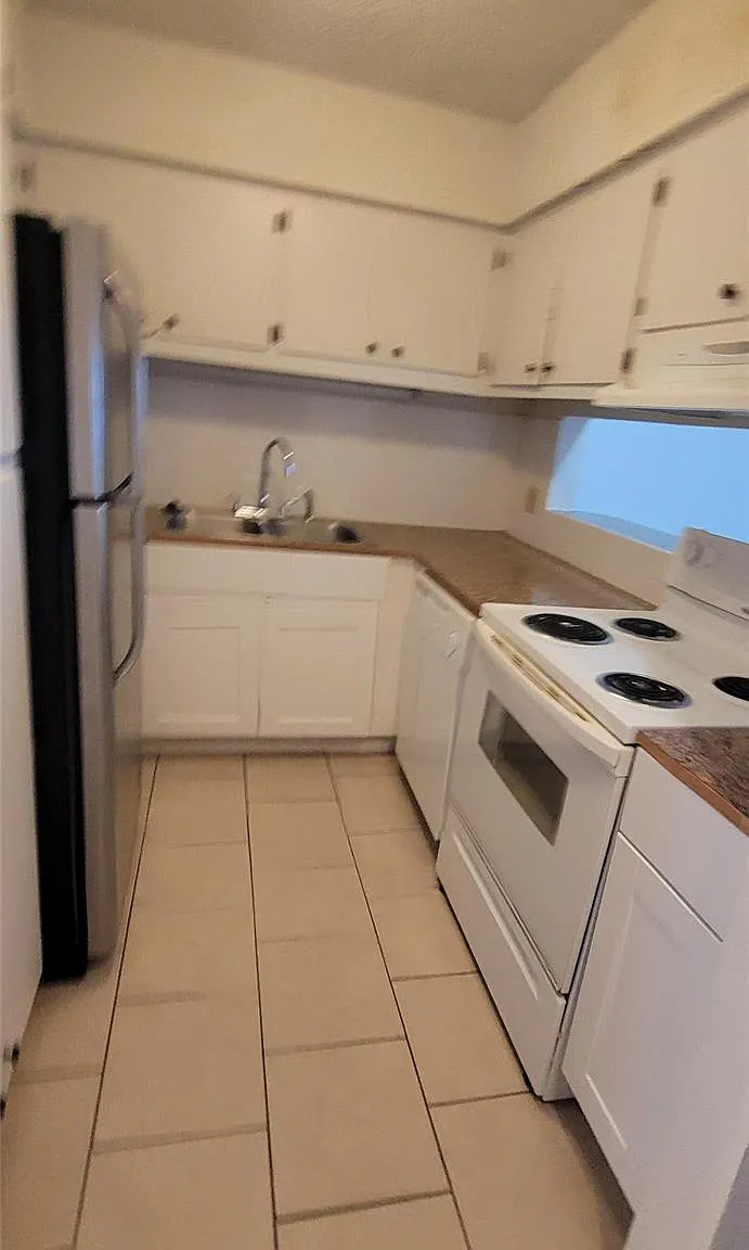 2 bed, 1.5 bath, 928 sqft, $875 — Photo 2