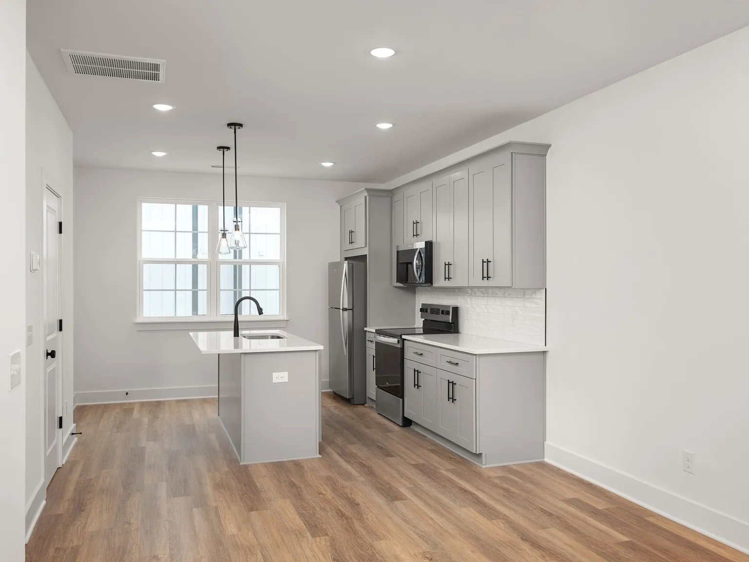 2 bed, 1371 sqft, $2,000 — Photo 4
