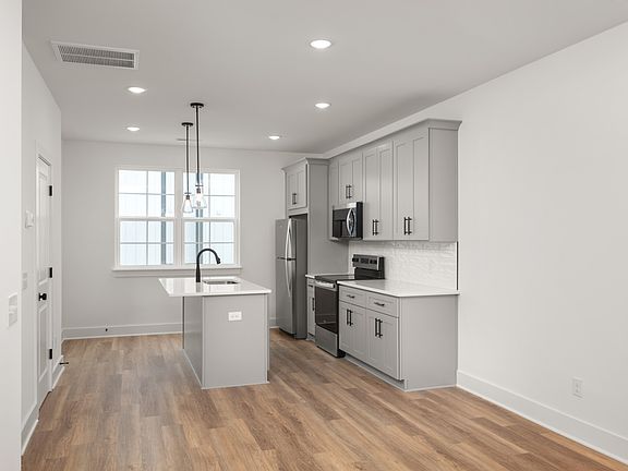 4th image of 700 N Dupont Ave #115