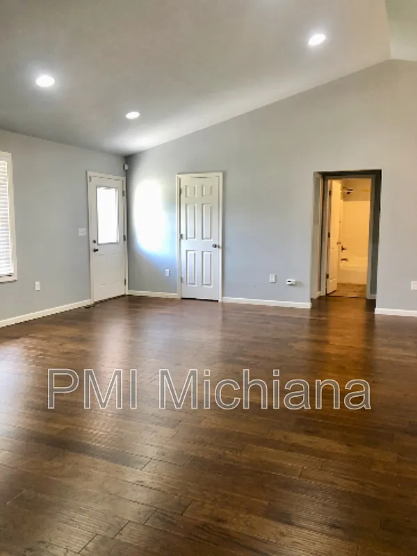4 bed, 2.5 bath, 1425 sqft, $2,700 — Photo 2