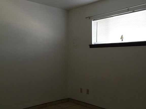 4th image of 1700 Gladys Dr APT 1