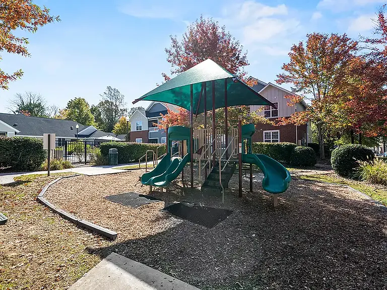 Grand Oaks Apartment Homes — Photo 25