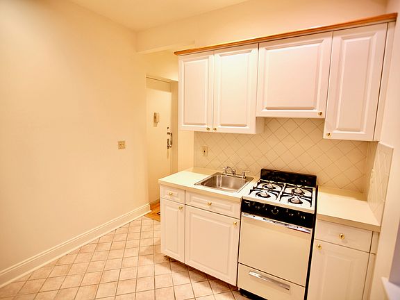 3rd image of 61 W 10th St APT 3D