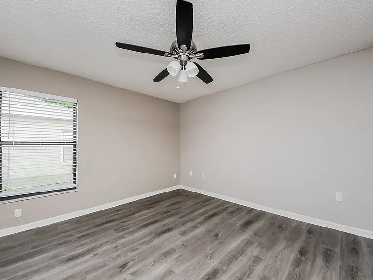 242 Cheshire Ct — Photo 13