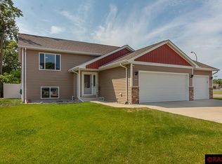 100 Peridot Ct, Mankato, MN 56001
