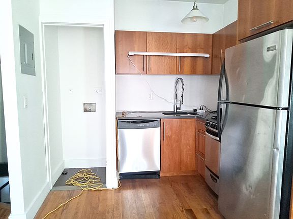 3rd image of 245 Frost St APT 1f