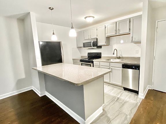 116 4D top floor laundry on lobby level