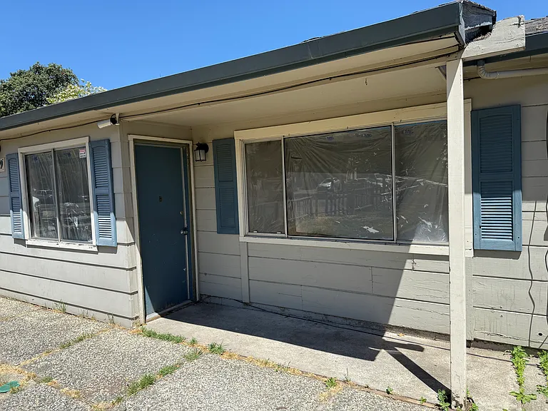 889 Jennings Ave — Photo 20
