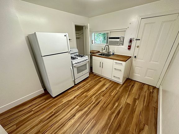 4th image of 704 Susana St