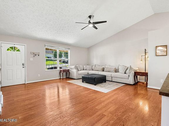 3rd image of 5924 Katrina Ln