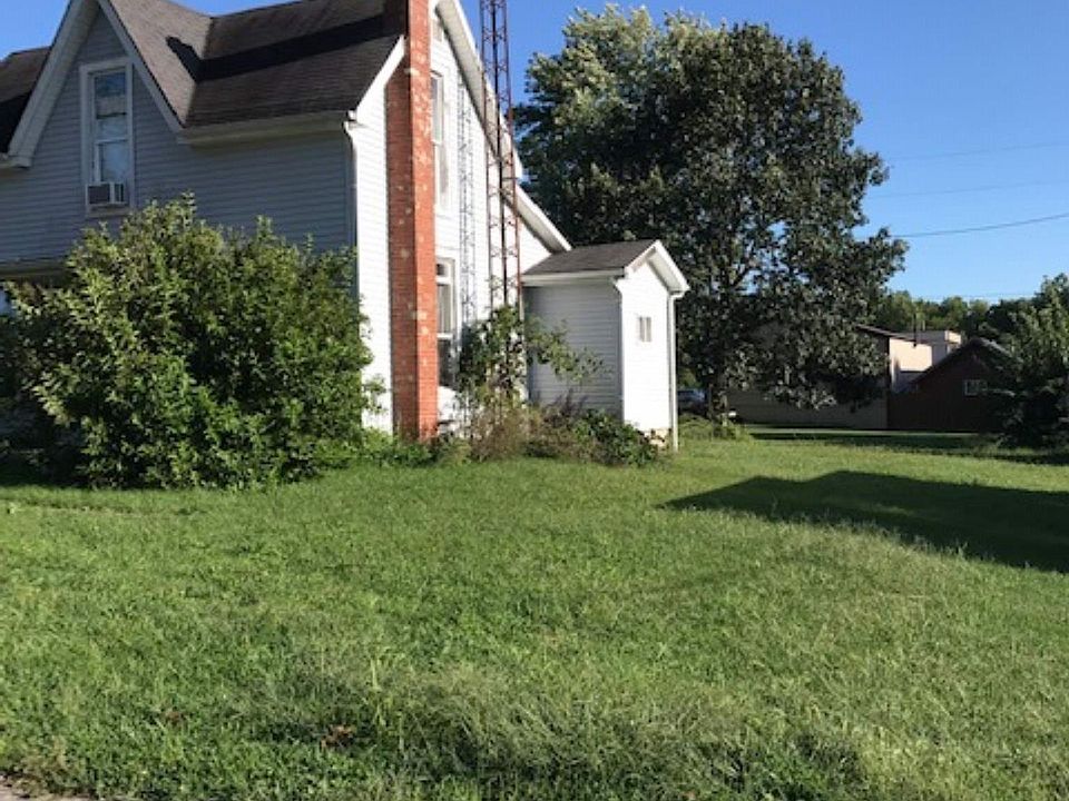 2nd image of 1004 E 3rd St
