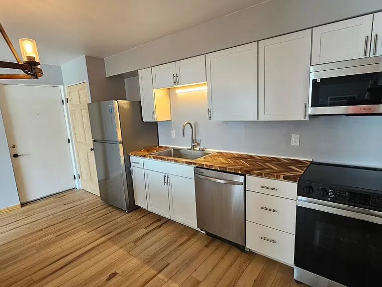 3141 Northwood Ave #10 — Photo 2