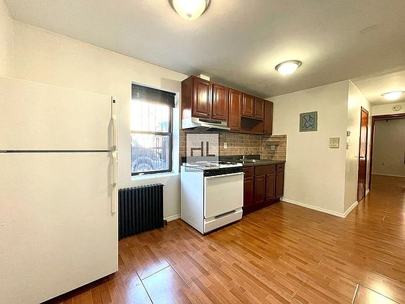 4th image of 707 Henry St Floor 1