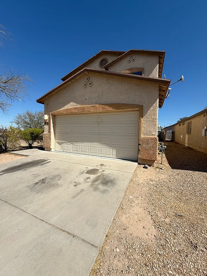 4 bed, 2.0 bath, 1865 sqft, $1,750 — Photo 2